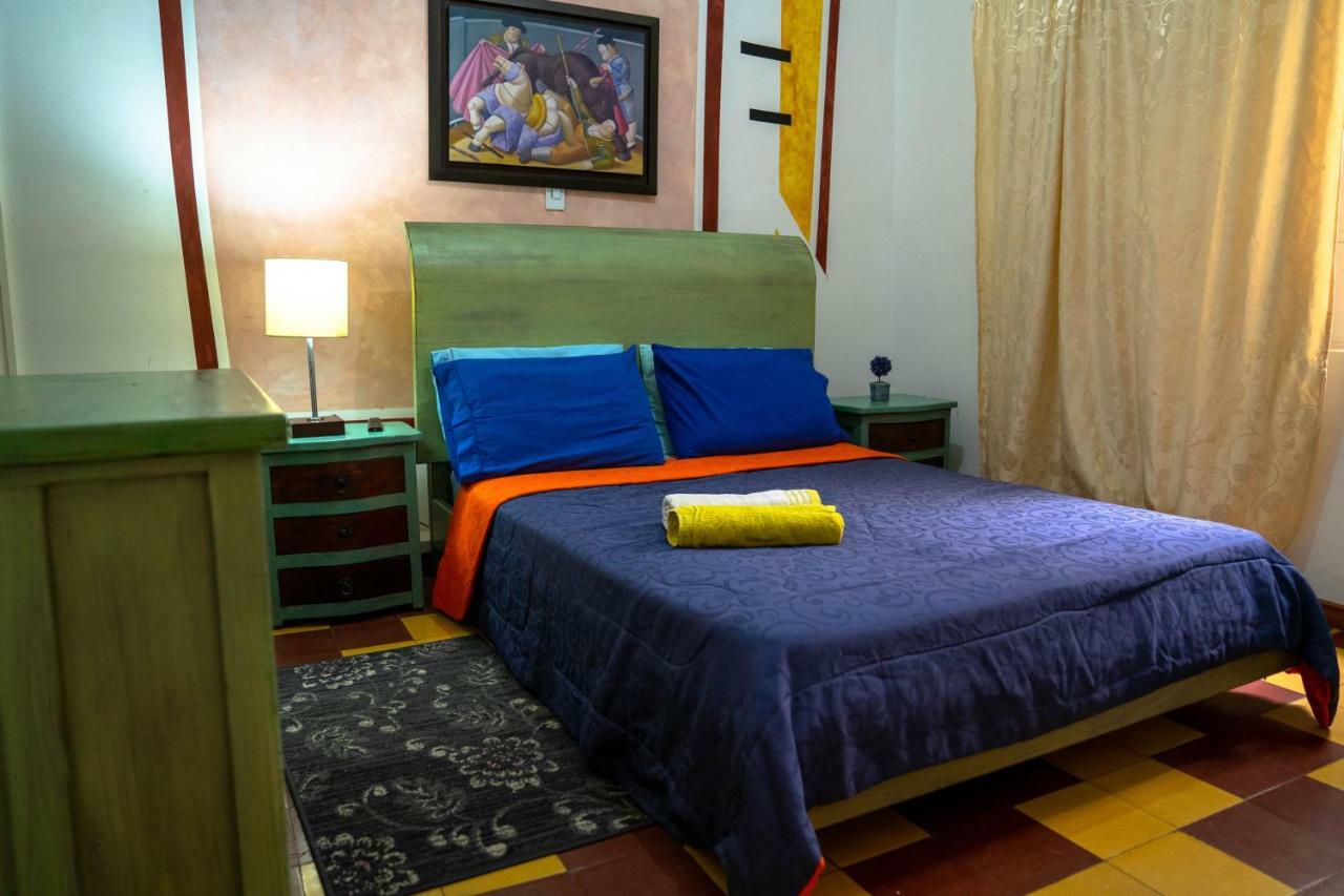 Los Andes Hostel Medellín Eksteriør billede