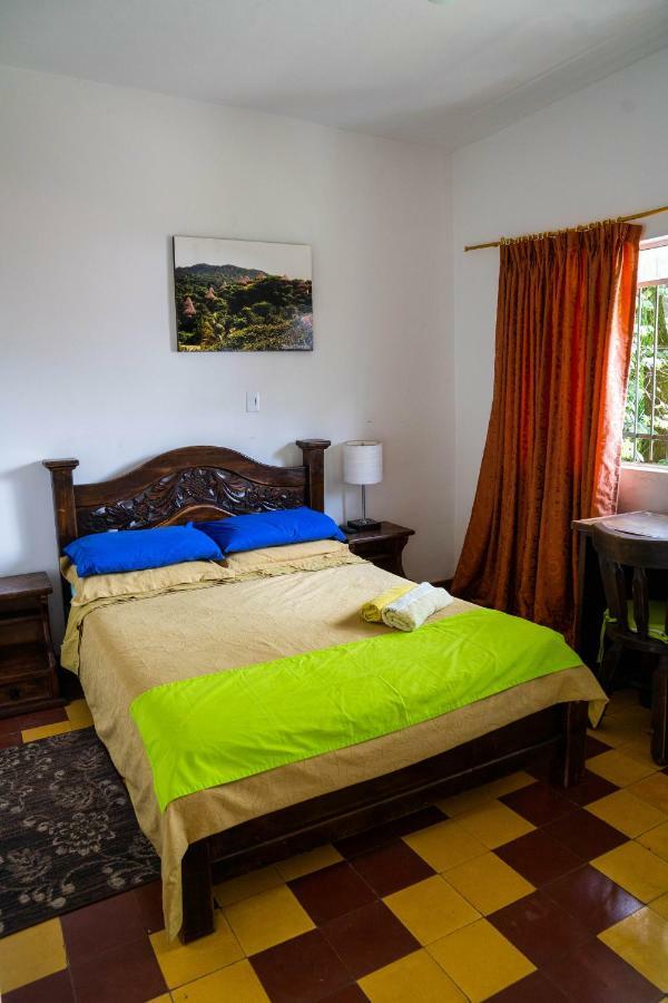 Los Andes Hostel Medellín Eksteriør billede